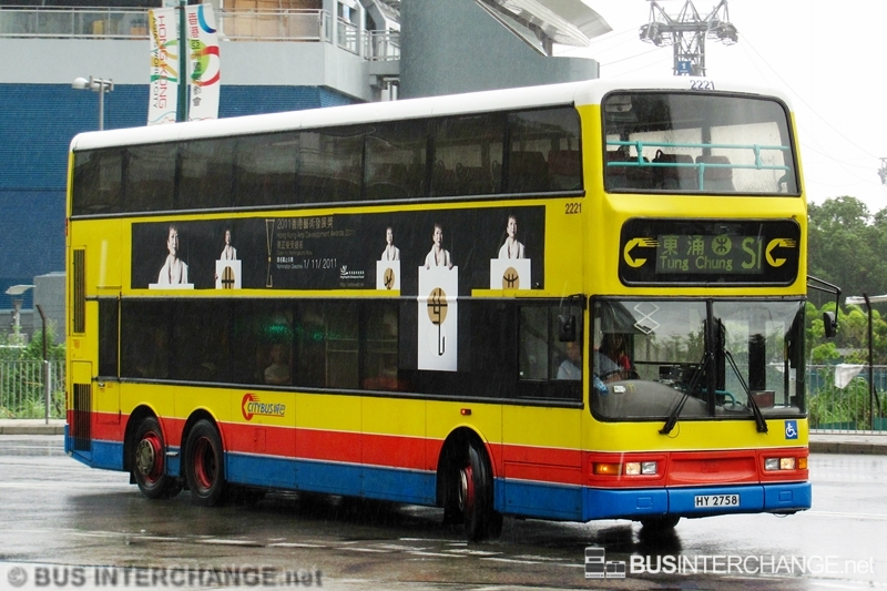 Dennis Trident III (2221 / HY2758 on Route S1)