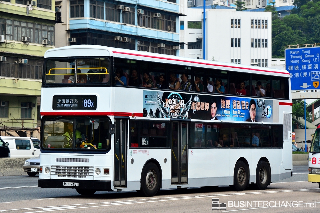 Dennis Dragon (3AD 41 / HJ7481 on Route 89X)