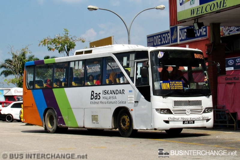 A Mercedes-Benz OF1418E/51 (JHX 375) operating on Causeway Link bus service IM09