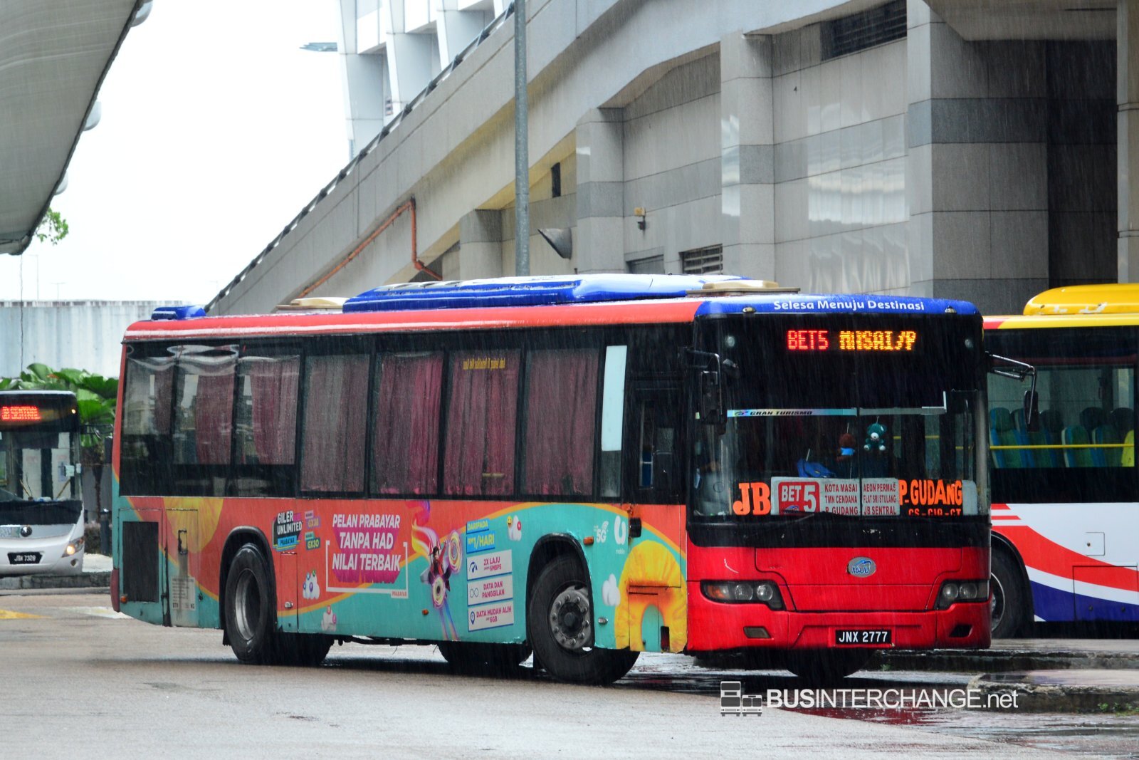 A Higer KLQ6128G (JNX2777) operating on Maju bus service BET5
