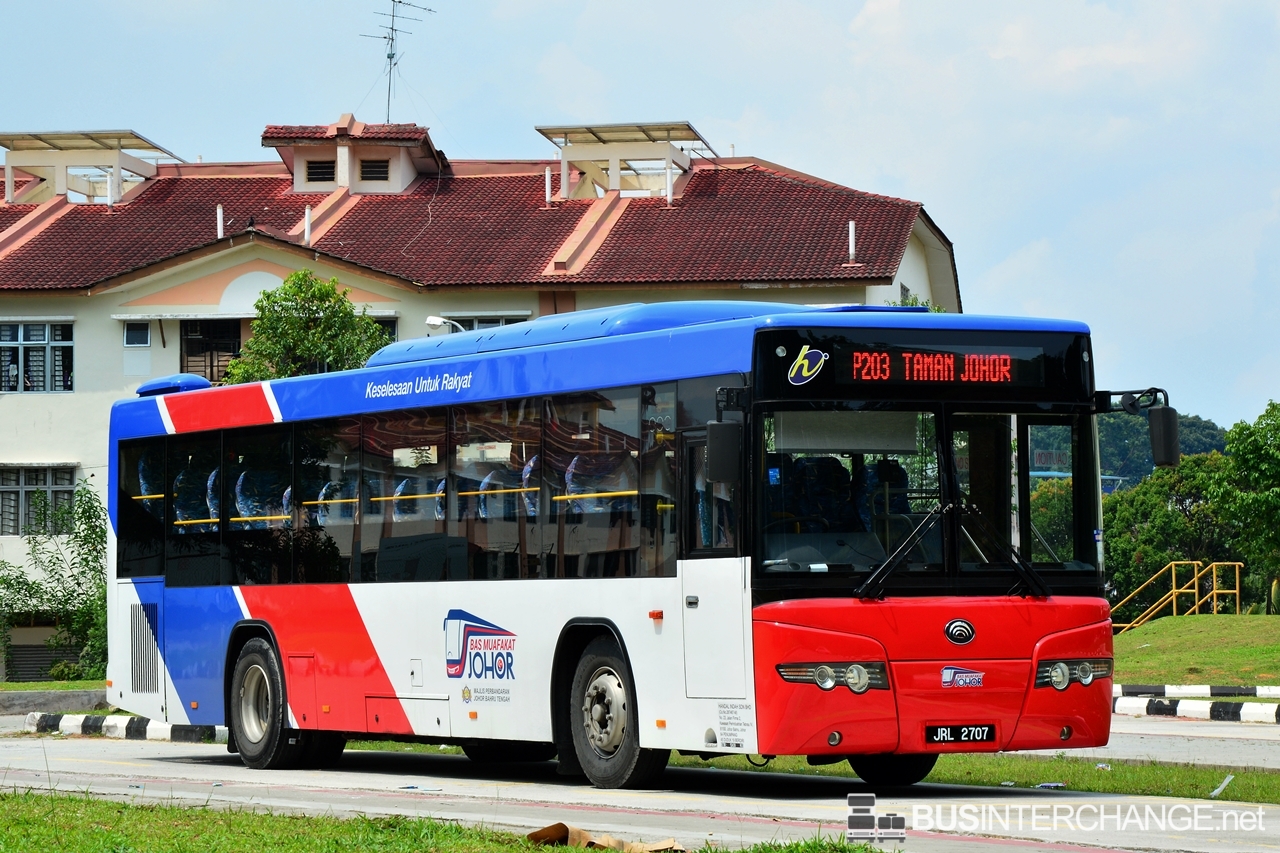 A Yutong ZK6118HG (JRL2707 ) operating on Causeway Link bus service P203