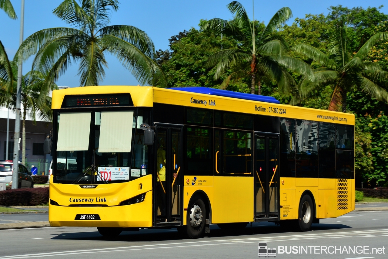 A Sksbus LEC-300H (JSF4462) operating on Causeway Link bus service TD1