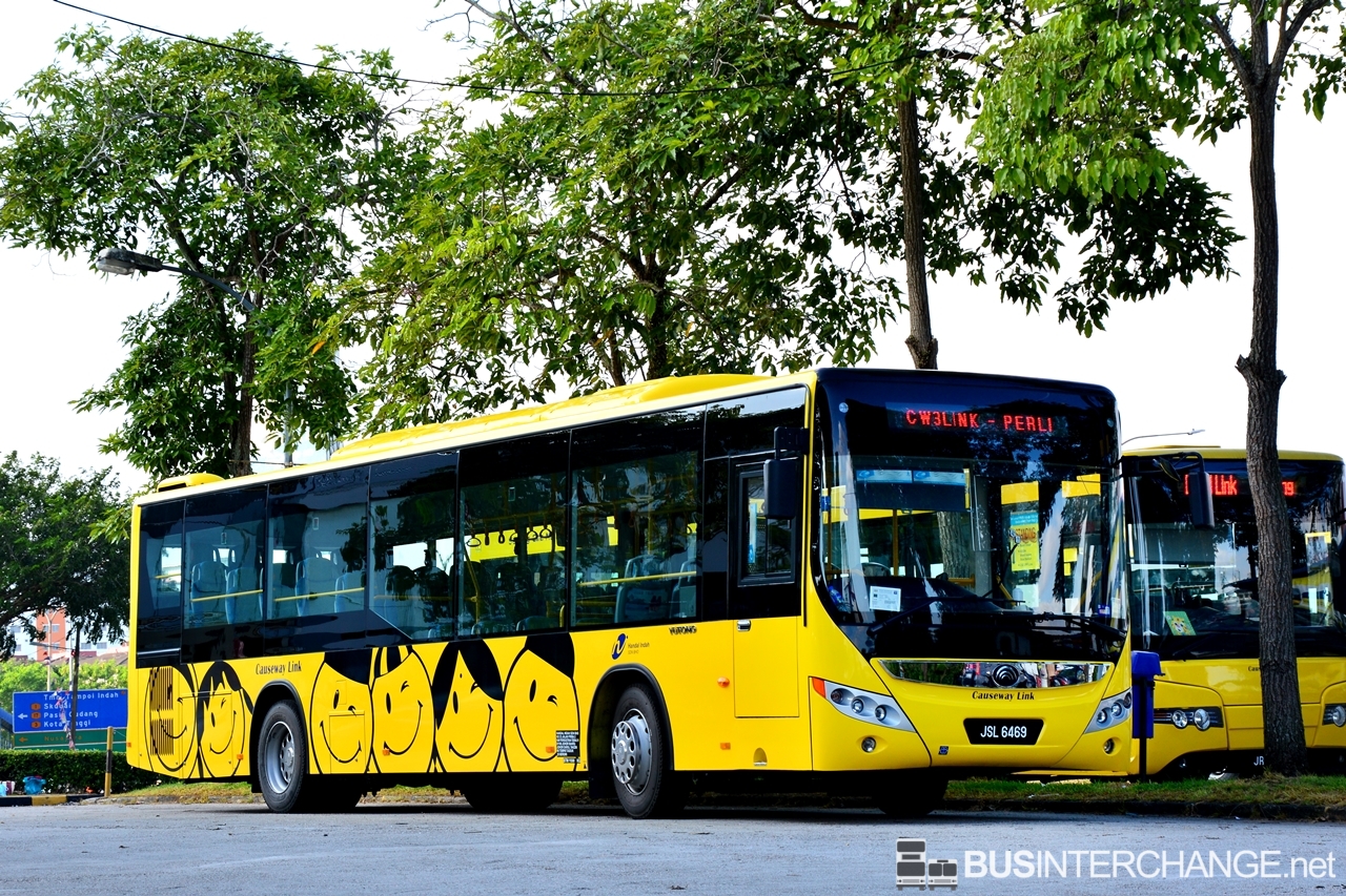 A Yutong ZK6126HG (JSL6469) operating on Causeway Link bus service CW3L