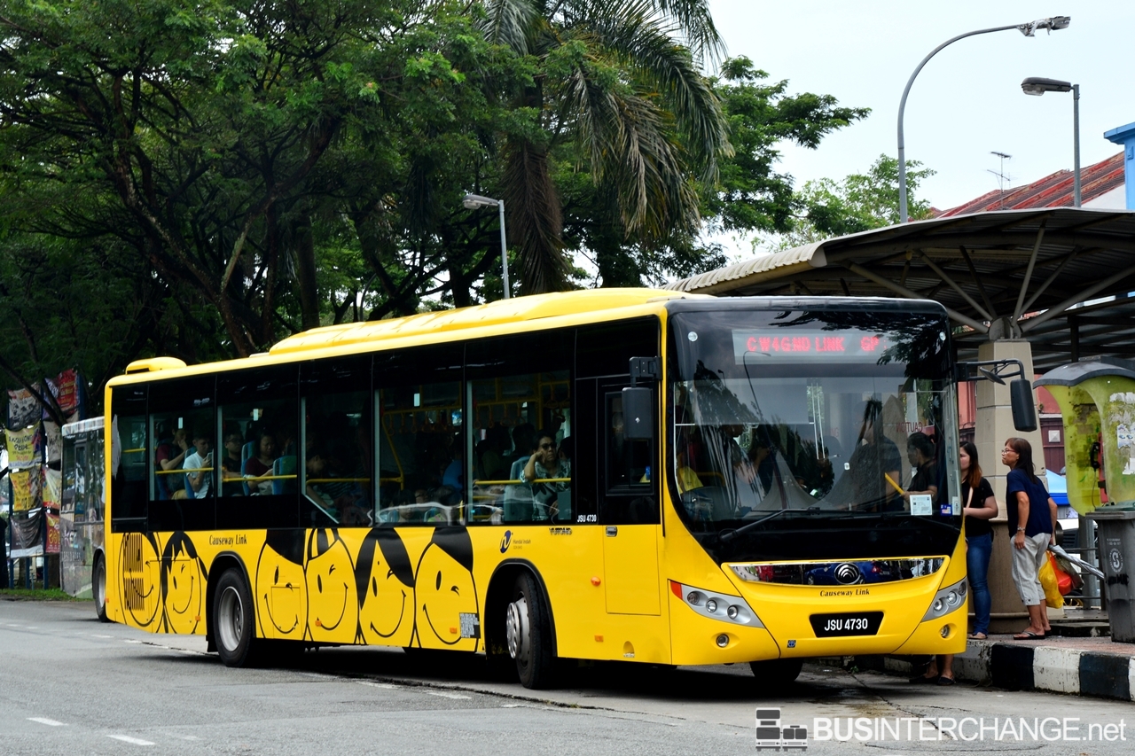 A Yutong ZK6126HG (JSU4730) operating on Causeway Link bus service CW4G