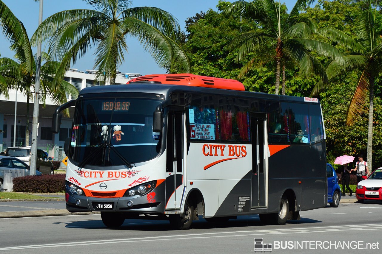 A Hino XZU720R (JTM5058) operating on City Bus bus service 15