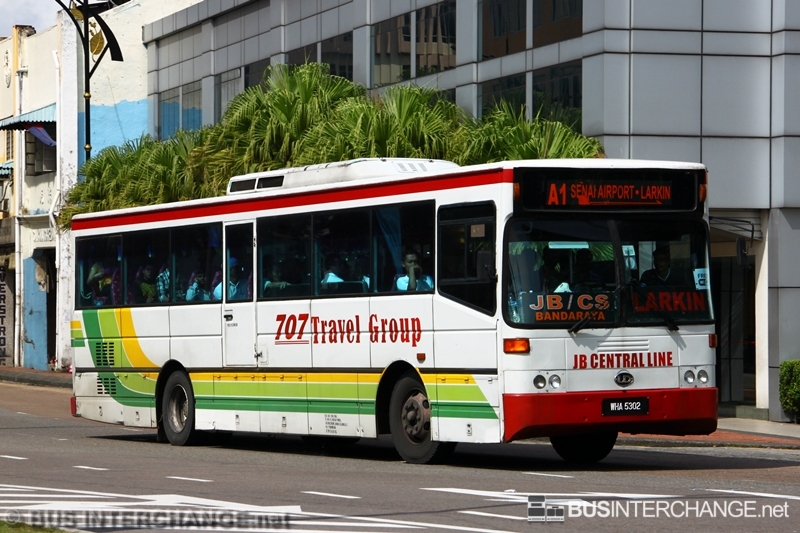 A Nissan Diesel JP251 (WHA5302) operating on JB Central Line bus service A1