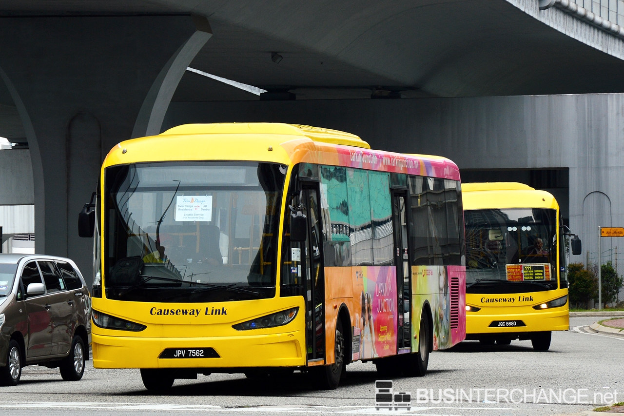 Twin Danga Residence shuttle bus service is operated by Causeway Link