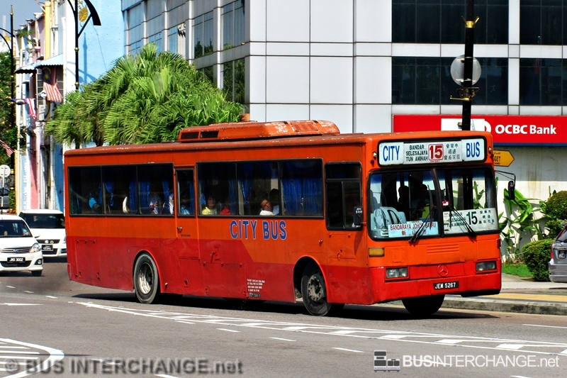 A Mercedes-Benz OH1318 (JEM5267) operating on City Bus bus service 15