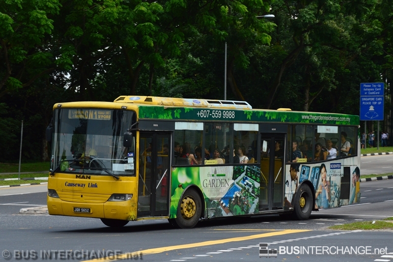 A MAN 18.250 / SL252 (A64) (JGV5652) operating on Causeway Link bus service CW1