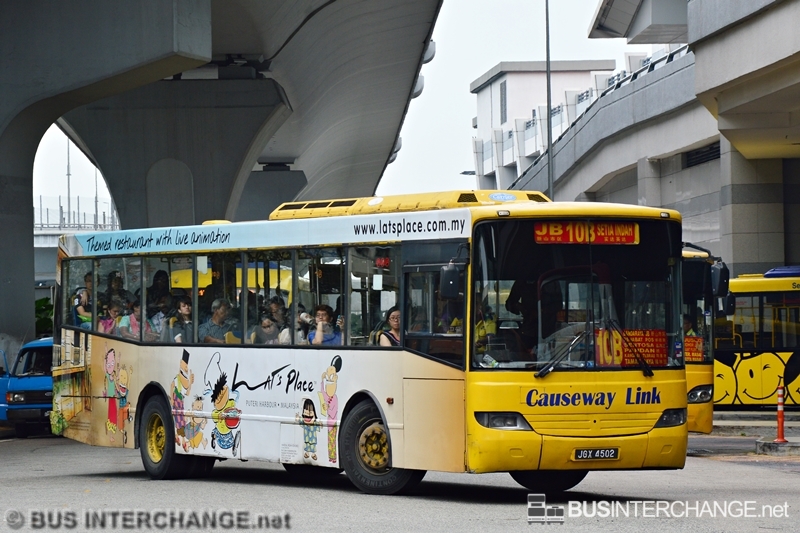 A MAN 18.250 / SL252 (A64) (JGX4502) operating on Causeway Link bus service 10B