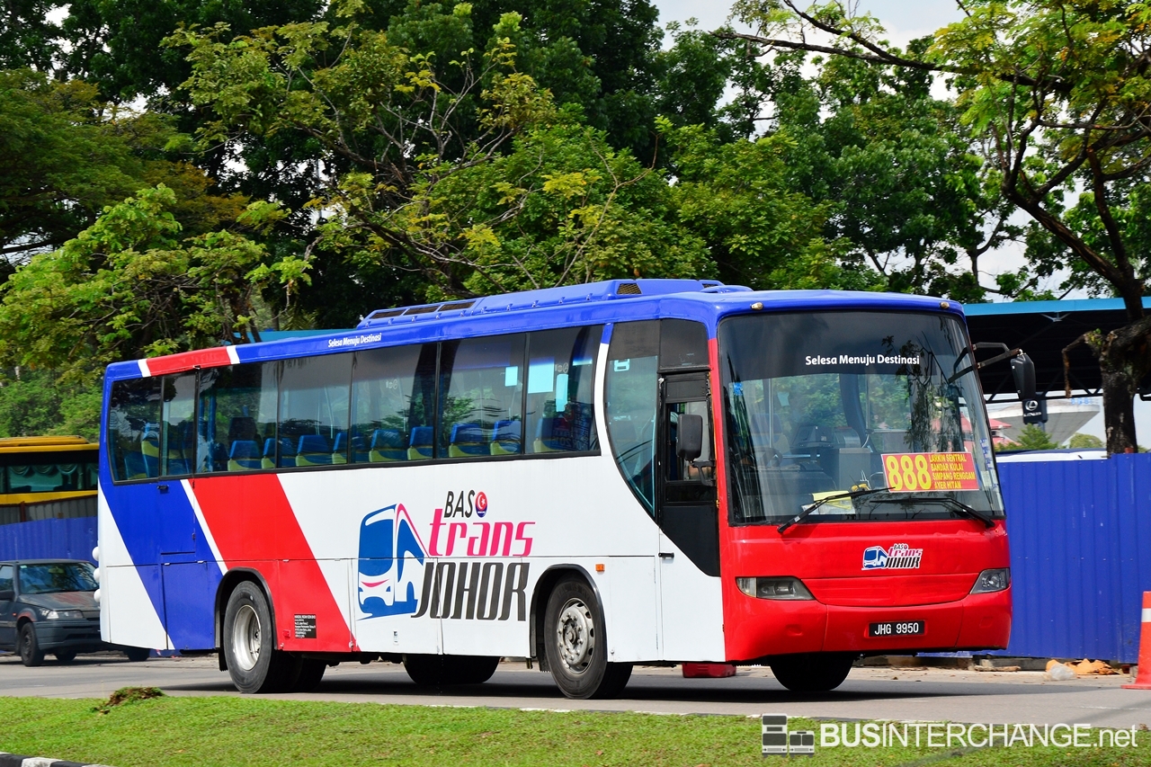 A MAN 18.310 (JHG9950 ) operating on Causeway Link bus service 888