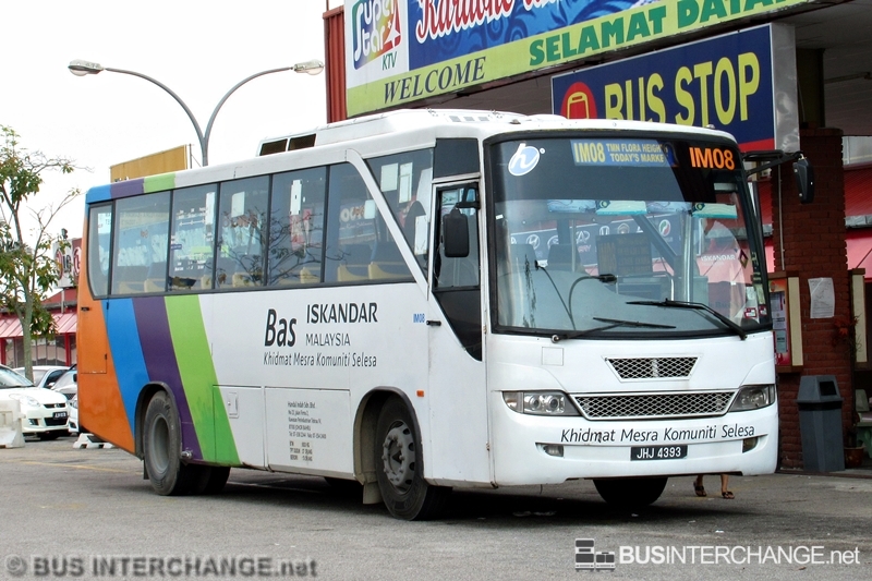 A Mercedes-Benz OF1418E/51 (JHJ4393) operating on Causeway Link bus service IM08
