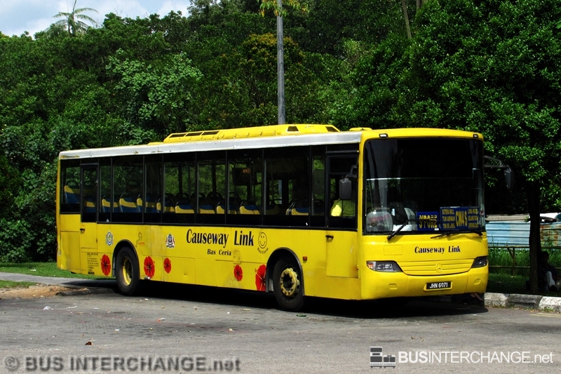 A Mercedes-Benz CBC1725 (JHN6071) operating on Causeway Link bus service CW4S