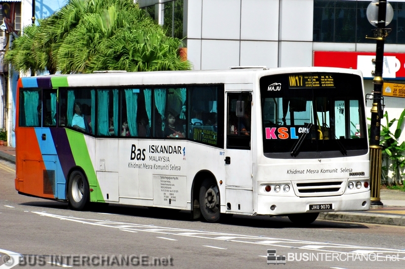 A Hino AK1JRKA (JHU9070) operating on Maju bus service IM17
