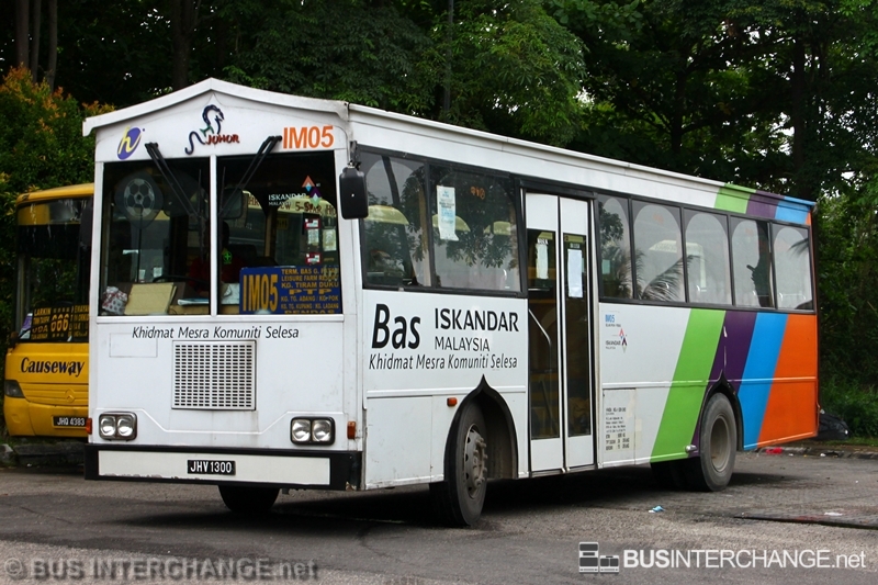 A Mercedes-Benz OF1418E/51 (JHV1300) operating on Causeway Link bus service IM05