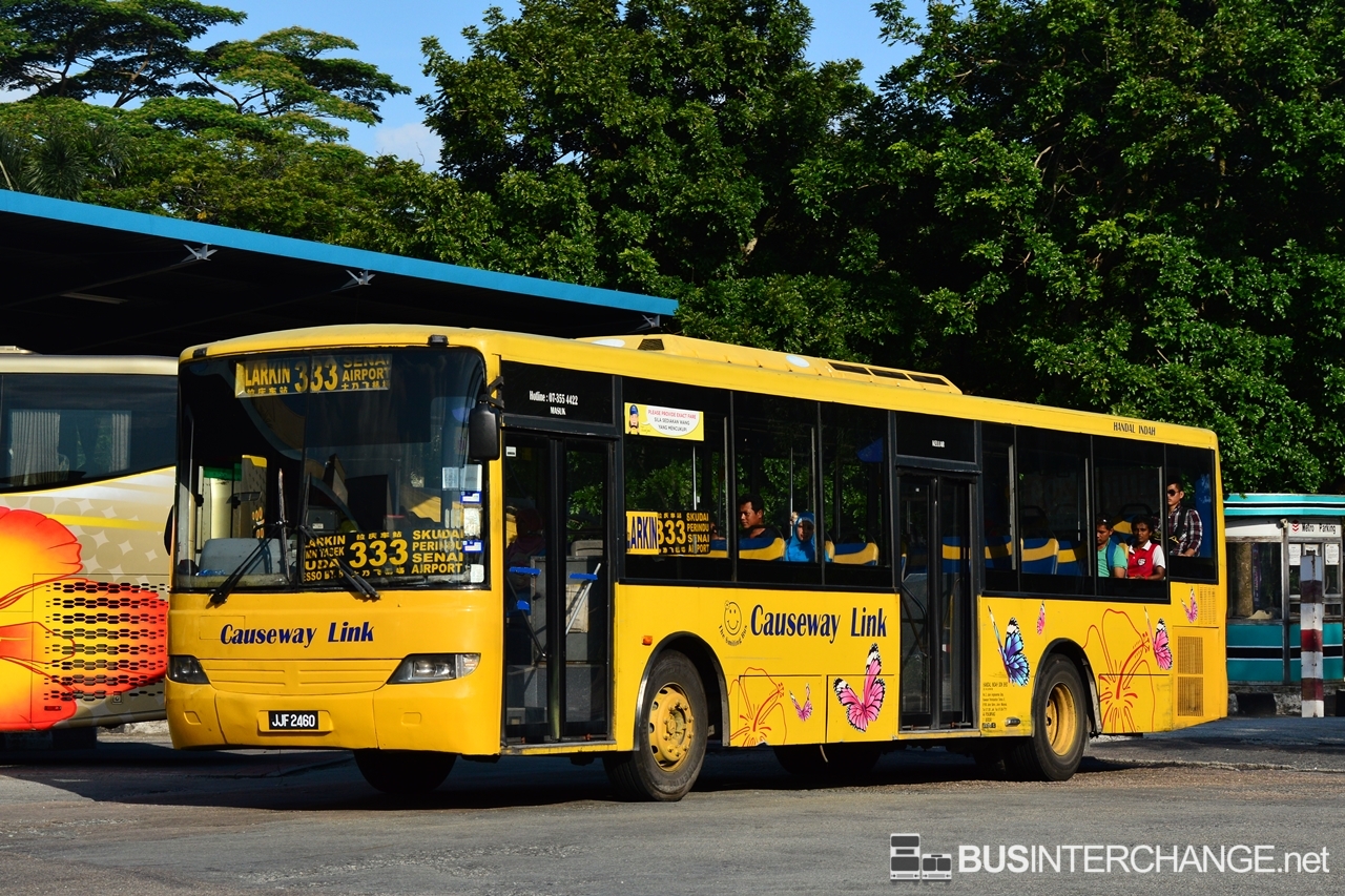 Bus Causeway Link, khas berwarna kuning dan motif Smile (image by businterchange.net)