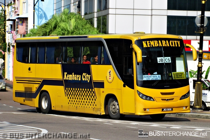 A Hino AK1JRKA (JKD5600) operating on Kembara City bus service 606