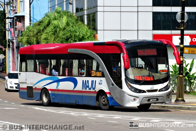 A Hino AK1JRKA (JMD9371) operating on Maju bus service 224