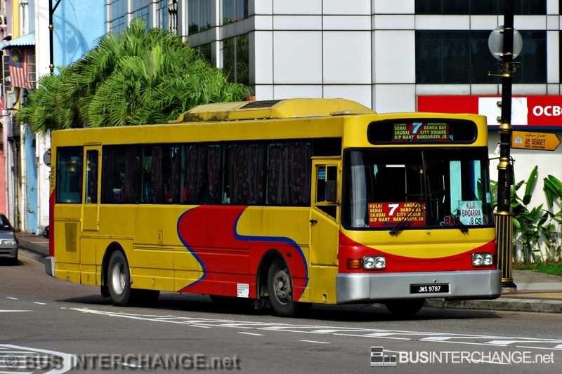A Hino RK1JSKA (JMS9787) operating on S & S bus service 7