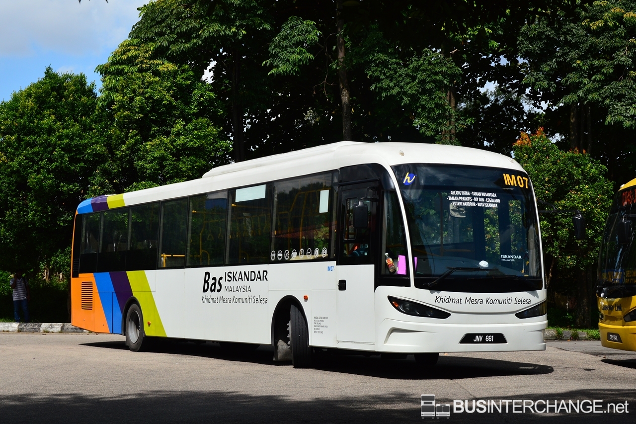 A Sksbus SA12-300 (JNV661) operating on Causeway Link bus service IM07