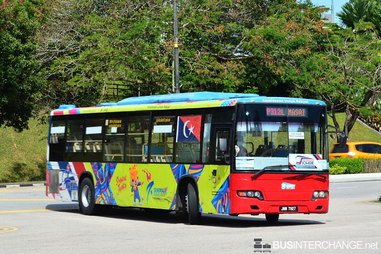 A Higer KLQ6128G (JNW7927) operating on Maju bus service P312