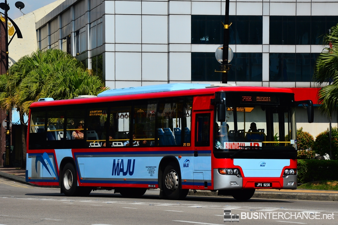 A Higer KLQ6128G (JPX9230) operating on Maju bus service 208
