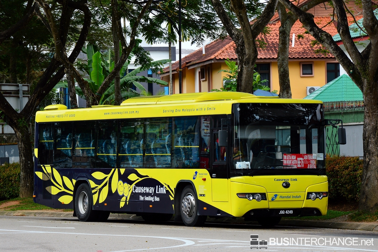 A Yutong ZK6118HG (JQQ4249 ) operating on Causeway Link bus service BET6