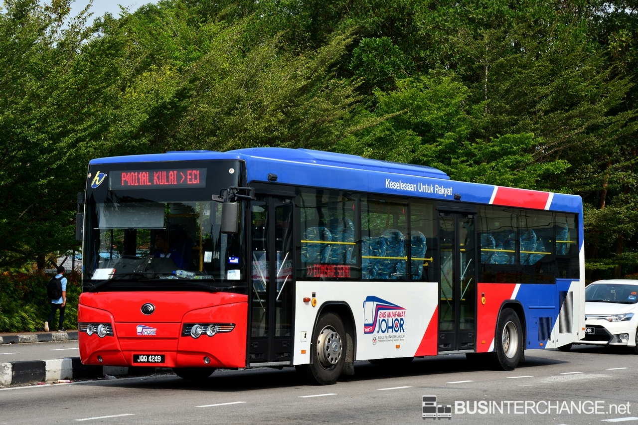 A Yutong ZK6118HG (JQQ4249 ) operating on Causeway Link bus service P401