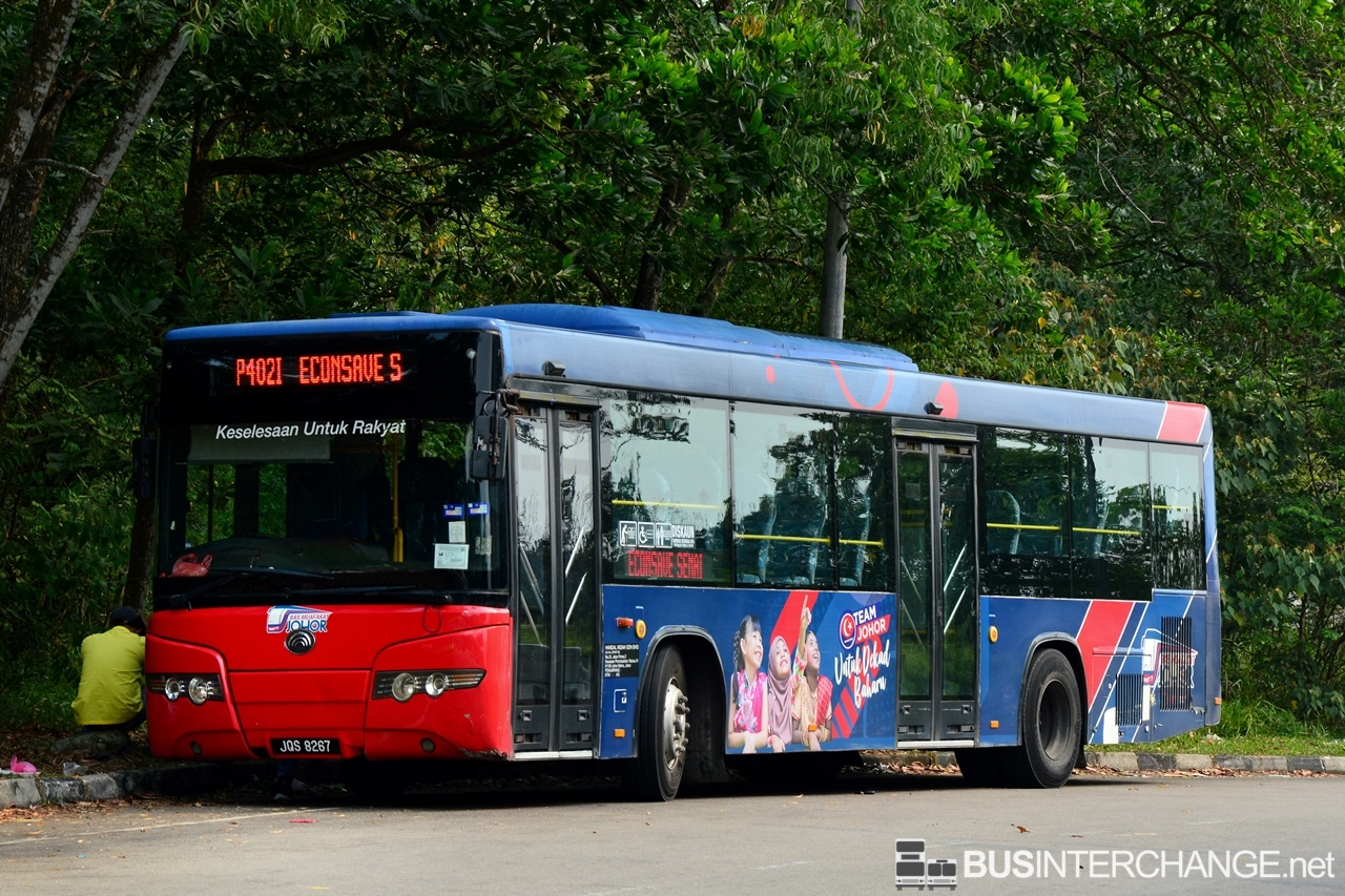 A Yutong ZK6118HG (JQS8267) operating on Causeway Link bus service P402