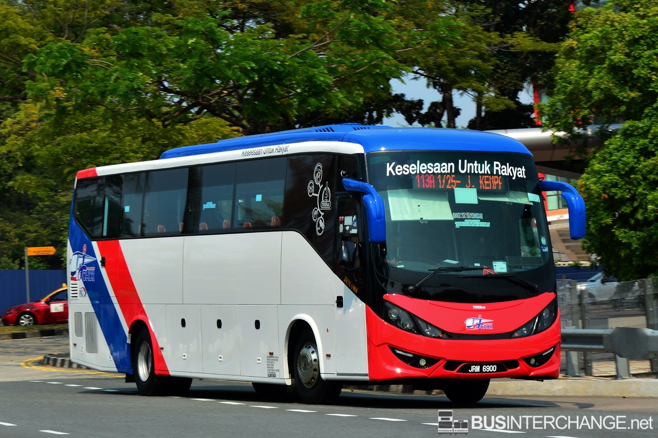 A Hino RK1JSLL (JRM6900) operating on Mayang Sari bus service P113