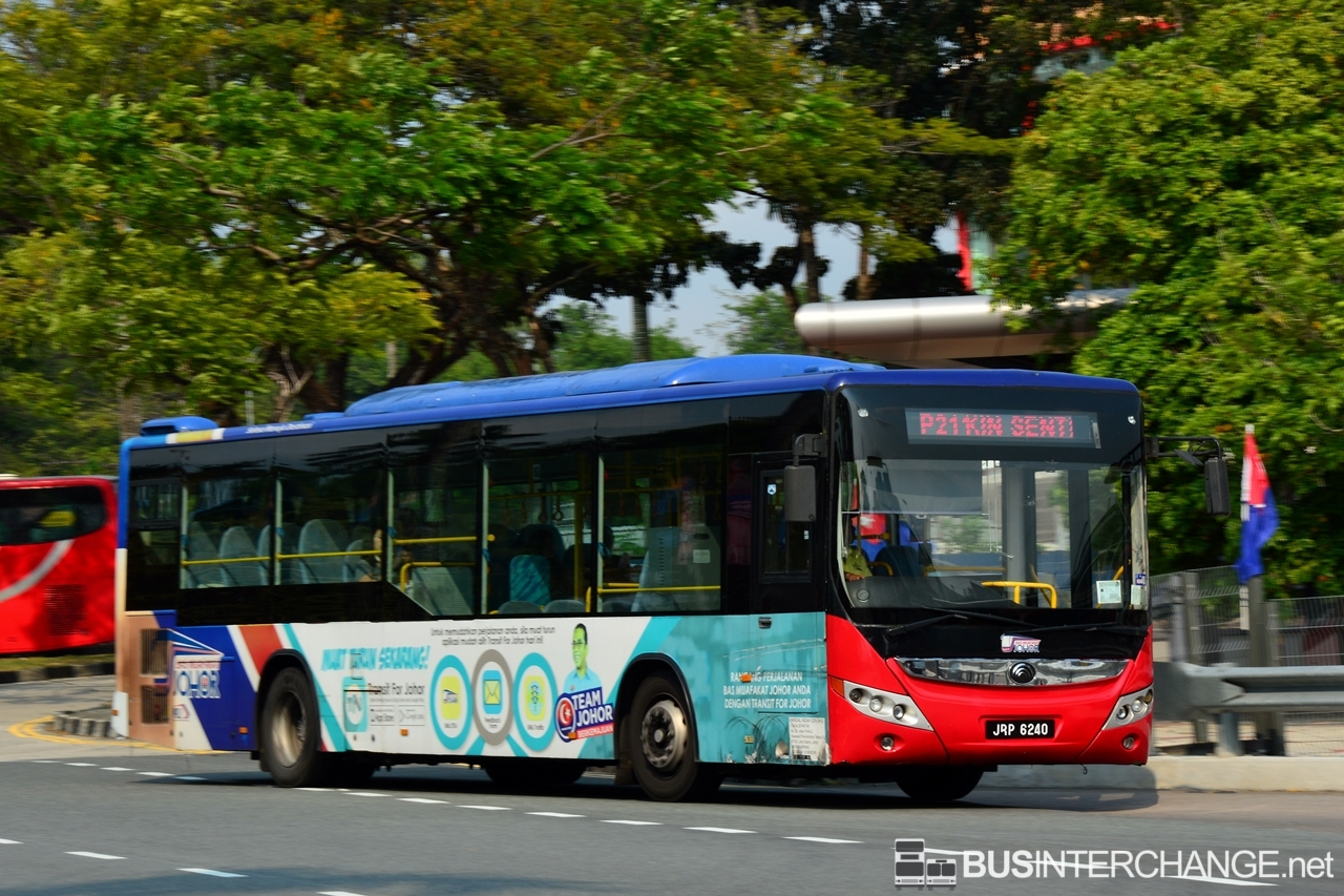 A Yutong ZK6126HG (JRP6240) operating on Causeway Link bus service P211