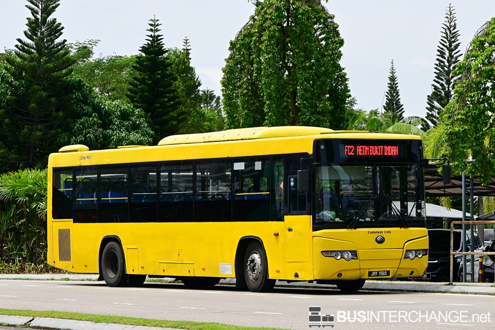 A Yutong ZK6118HG (JRY1565) operating on Causeway Link bus service FC2