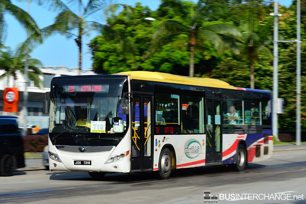 A Yutong ZK6126HG (JSK7318) operating on Causeway Link bus service T10
