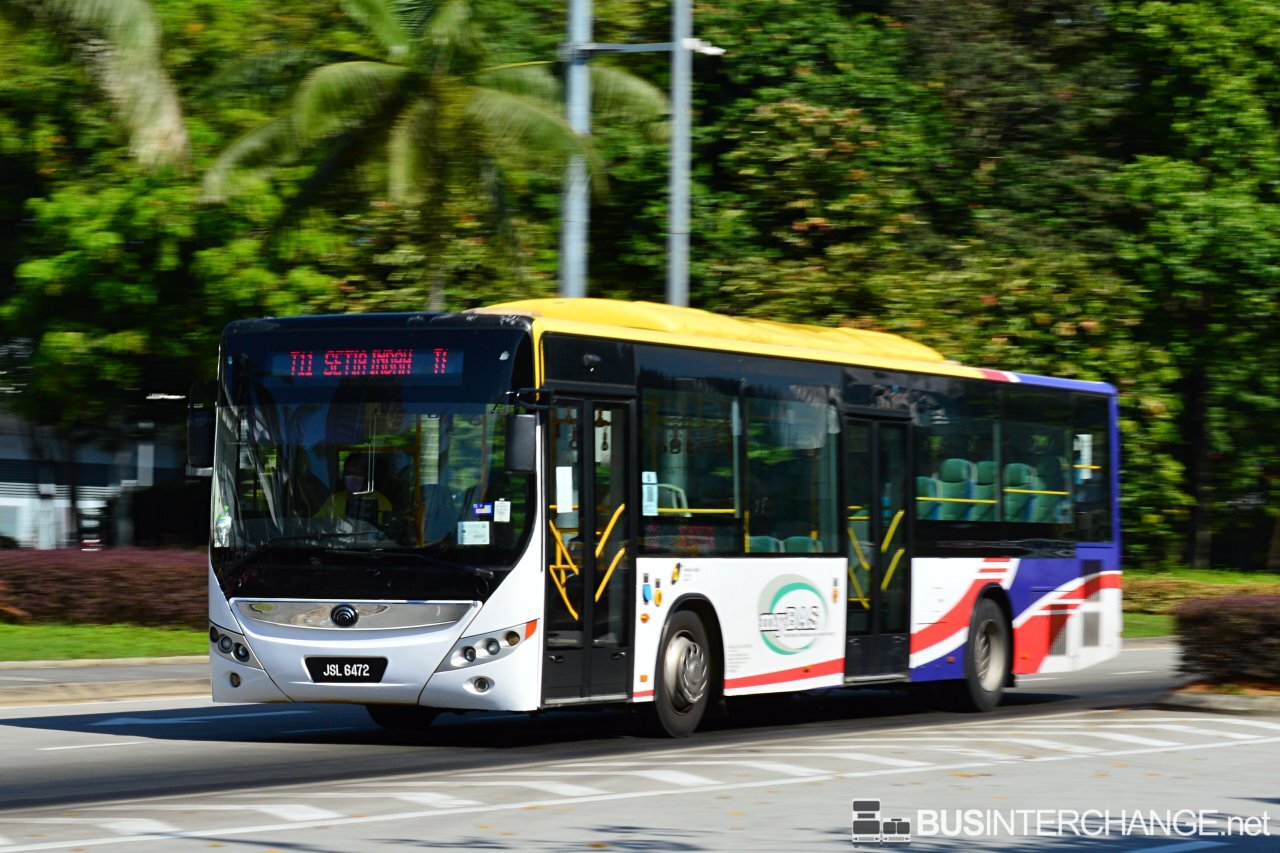 The Yutong ZK6128HG with Yutong bodywork (JSL6472) is seen on myBAS Johor Bahru Bus Service T11 operated by Causeway Link.