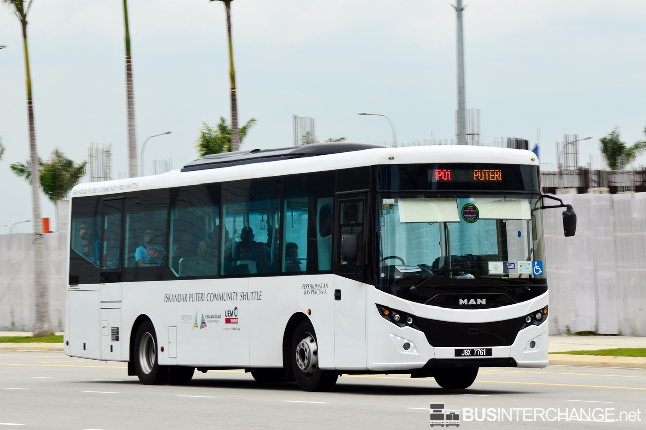 A MAN 14.280 HOCL-NL (A80) (JSX7761) operating on UEM Sunrise bus service IP01