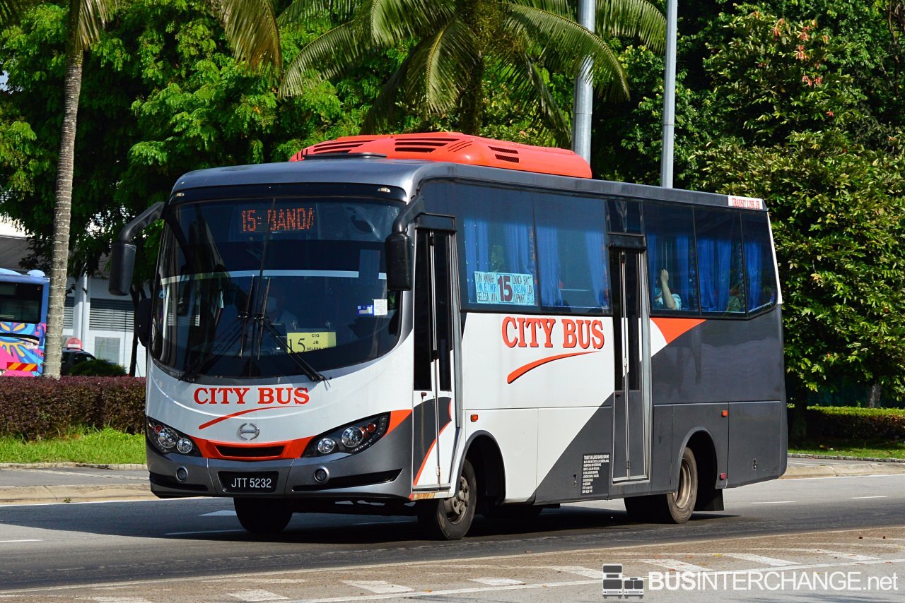 A Hino XZU720R (JTT5232) operating on City Bus bus service 15