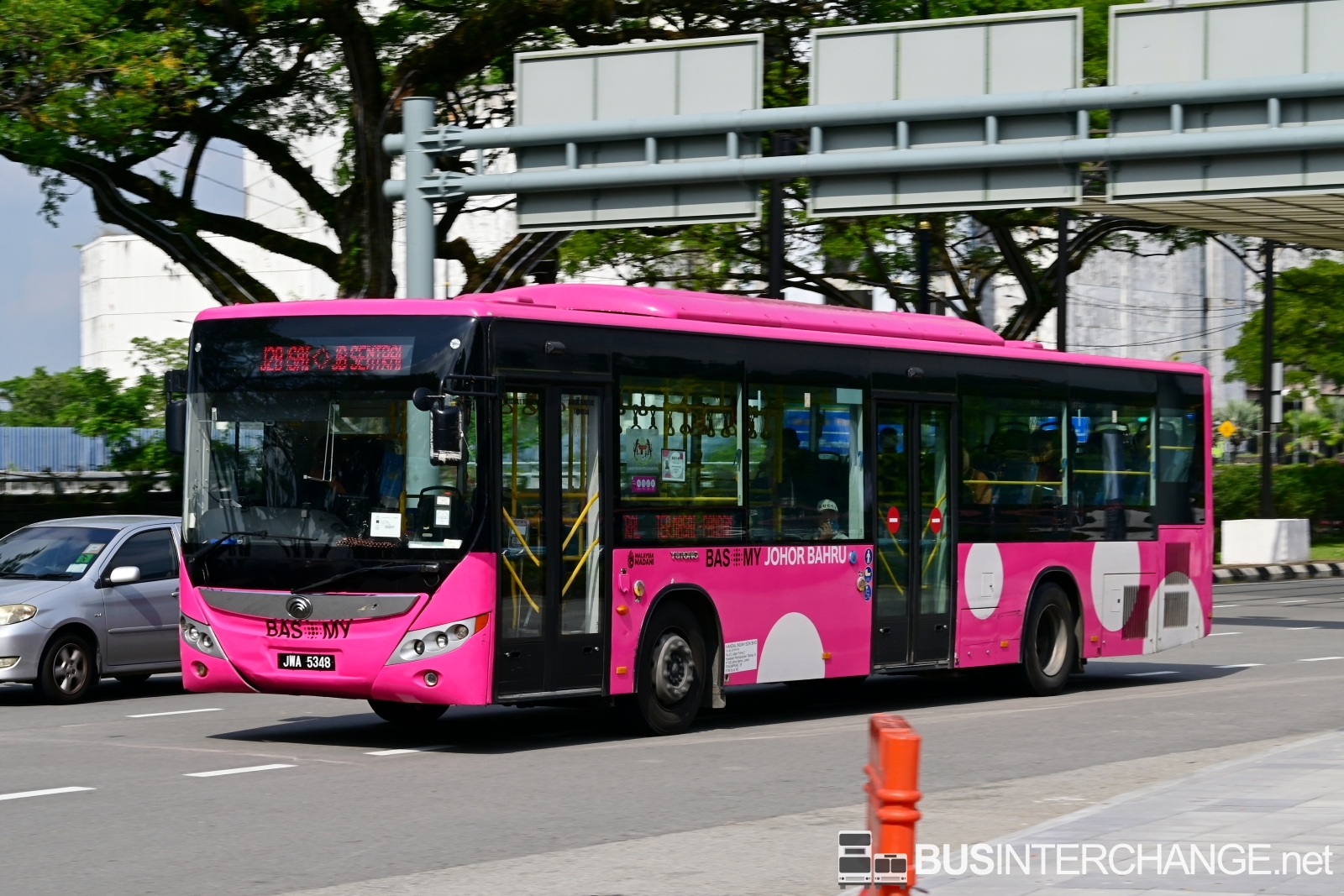 Yutong ZK6126HG (JWA5348 - J20)