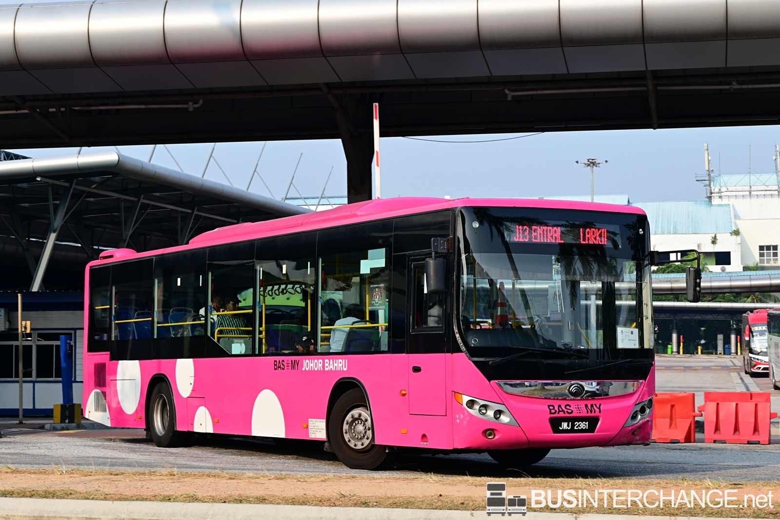 Yutong ZK6126HG (JWJ2361 - J13)