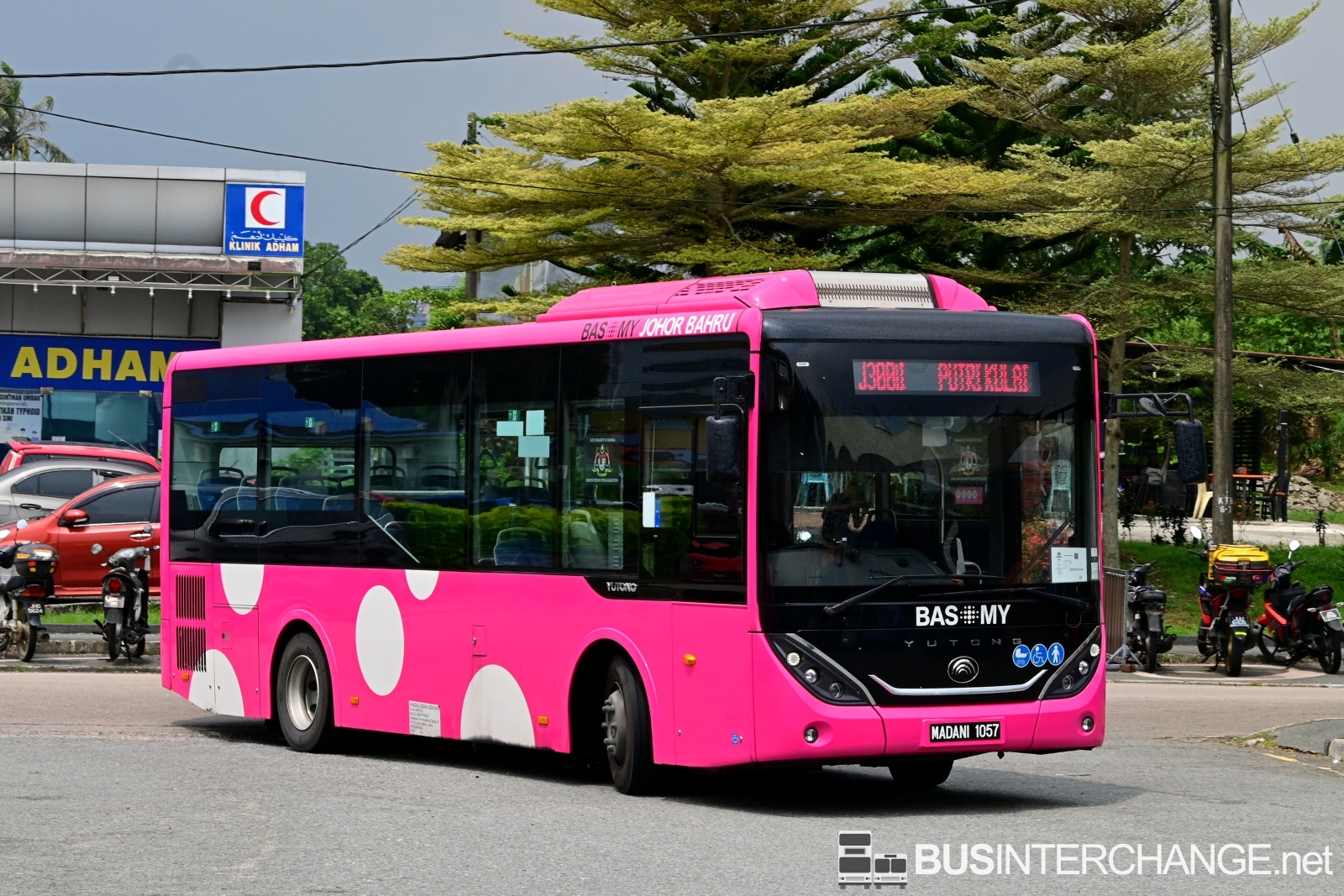 Yutong ZK6890HG (MADANI1057 - J300)