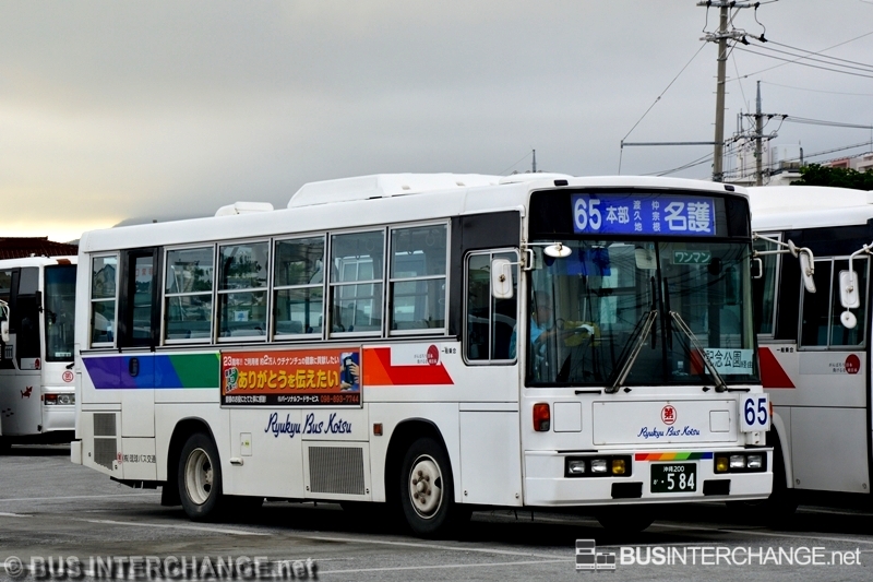 Nissan Diesel Space Runner (沖縄 200 か  584)