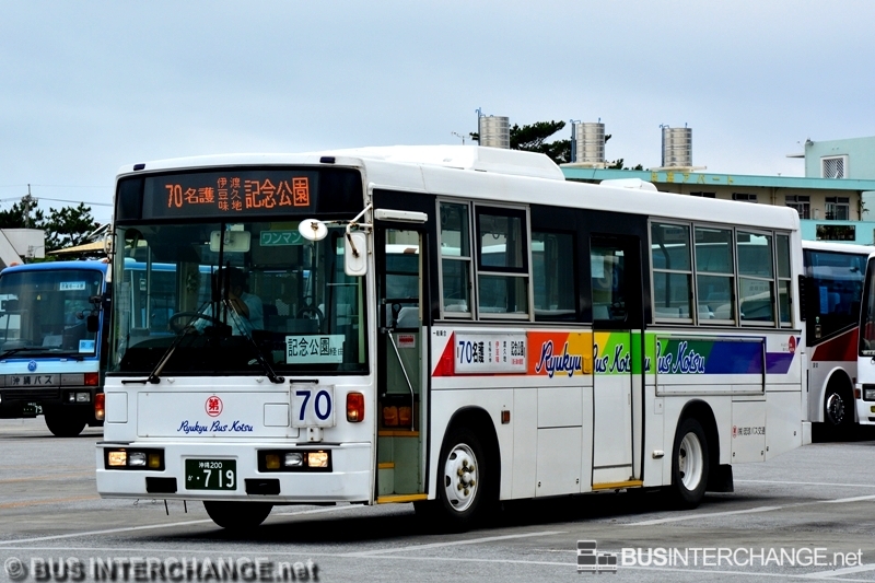 Nissan Diesel Space Runner (沖縄 200 か  719)