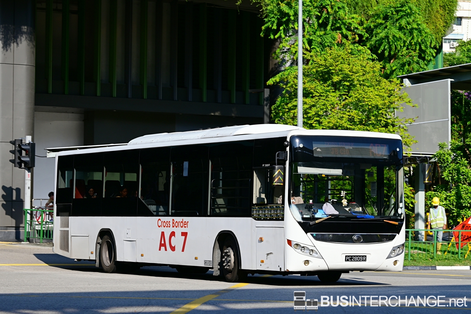 The Yutong ZK6126HGA (PC2809R) is seen on Cross Border Bus Service AC7 operated by Ridewell Travel.