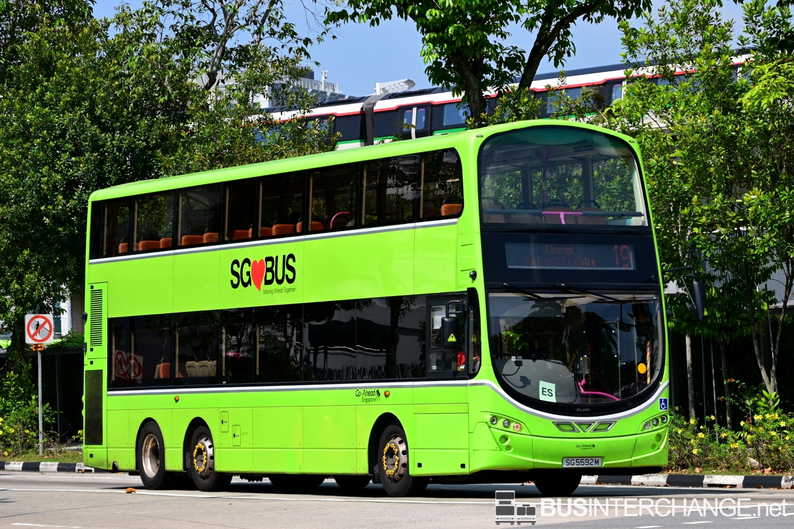 Volvo B9TL (SG5592M - 19)