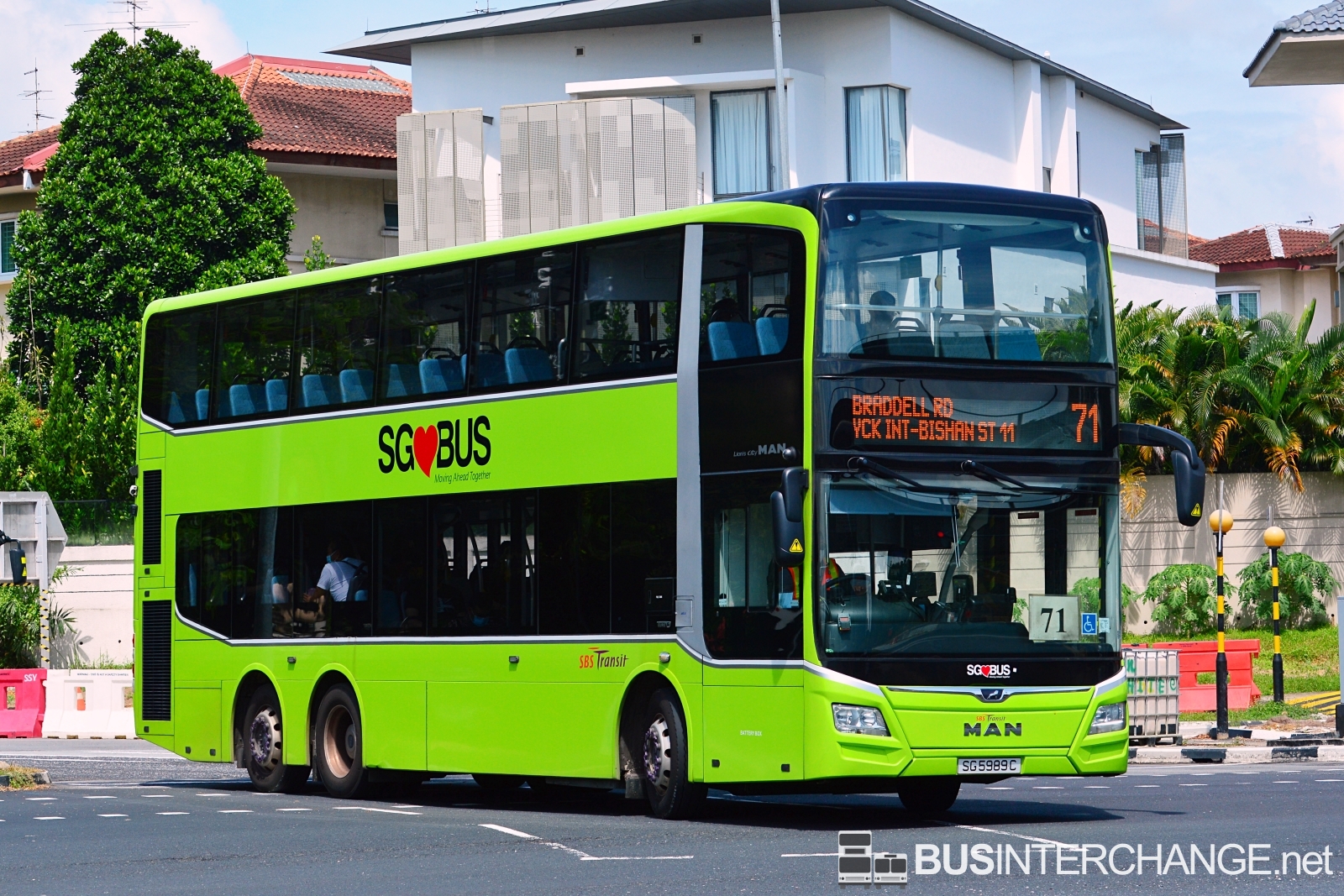 The MAN ND323F (A95) with Gemilang Coachworks bodywork (SG5989C) is seen on SBS Transit Bus Service 71.