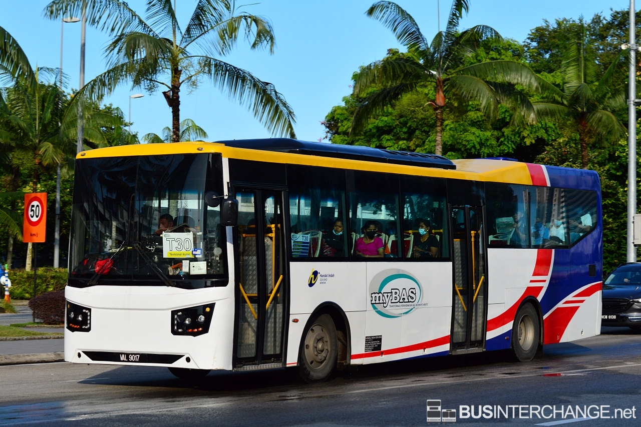 A Nissan Diesel JP251 (VAL9017) operating on Causeway Link bus service T30