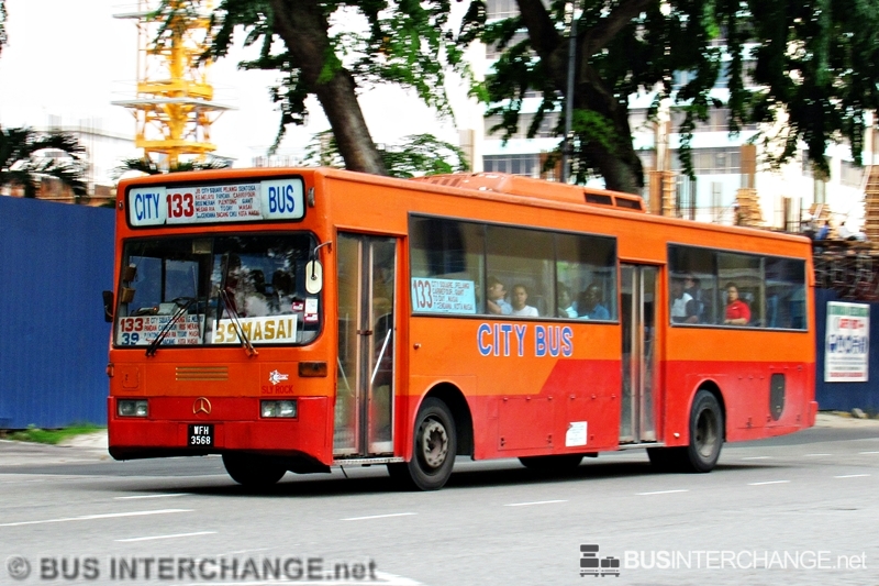 A Mercedes-Benz OH1318 (WFH3568) operating on City Bus bus service 133