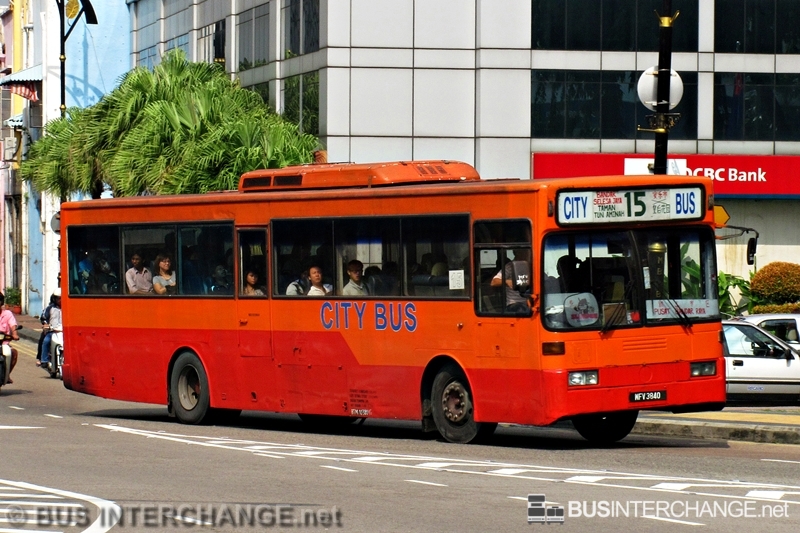 A Mercedes-Benz OH1318 (WFV3840) operating on City Bus bus service 15