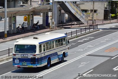 沖 22 か 1064 - Okinawa Bus Mitsubishi Fuso MP117K