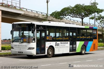 Bus IM04 - Causeway Link Mercedes-Benz CBC1725 (JHT6292)