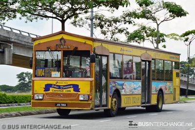 Bus IM04 - Causeway Link Mercedes-Benz CBC1725 (JHX7884)